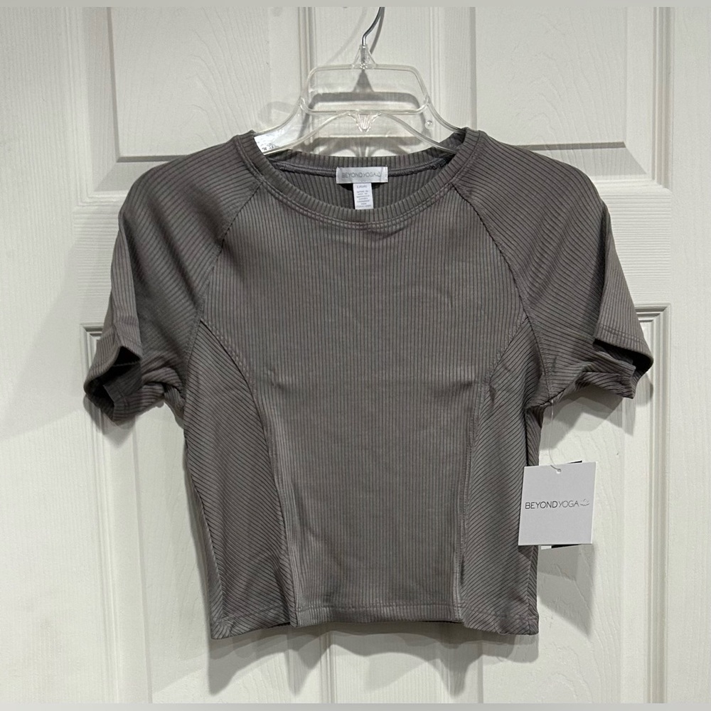 Beyond Yoga Women's Large Silhouette Cropped Tee Stone Grey RIbbed Fabric NWT
